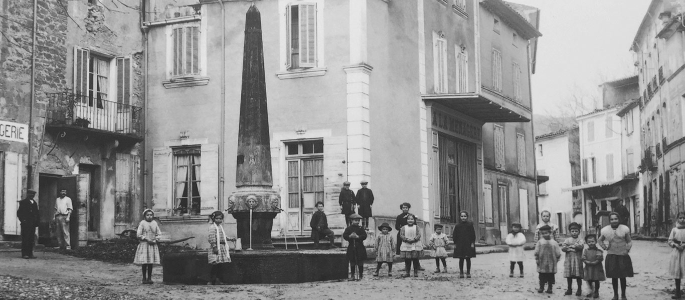 Historische Aufnahme, Stadtbrunnen in Cucuron